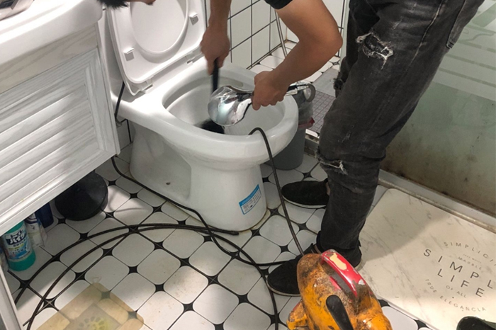 沣渭马桶堵塞自己疏通还是找师傅？专业上门服务让你省时更省心